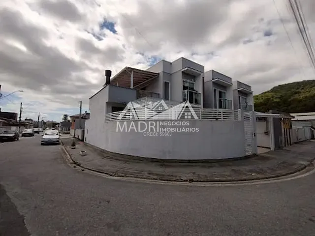 Sobrado com 200m² 2 quartos e 1 banheiro, à venda, no bairro Bela Vista em Palhoça