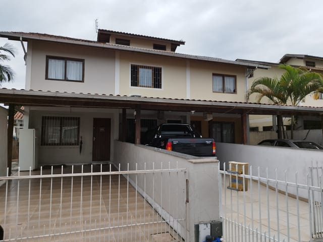Sobrado 2 quartos e 2 banheiros, à venda, no bairro Bela Vista em Palhoça