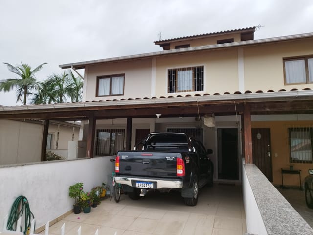 Sobrado 2 quartos e 2 banheiros, à venda, no bairro Bela Vista em Palhoça
