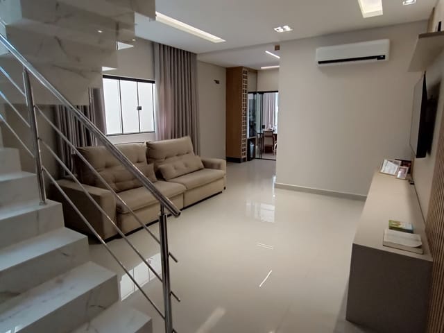 Sobrado com 126m² 3 quartos e 1 banheiro, à venda, no bairro Morada das Flores em Cambé