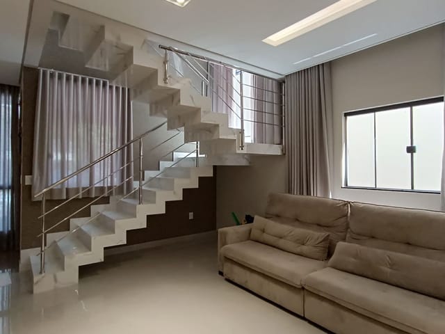 Sobrado com 126m² 3 quartos e 1 banheiro, à venda, no bairro Morada das Flores em Cambé