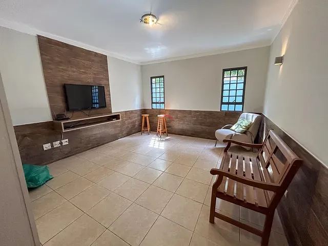 Sobrado com 427m² 4 quartos e 5 banheiros, à venda, no bairro Andrade em Londrina