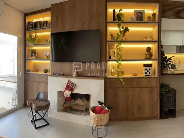 Sobrado com 180m² 3 quartos e 2 banheiros, à venda, no bairro Laranjal em Pelotas