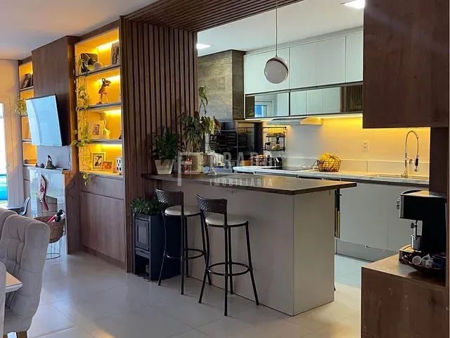Sobrado com 180m² 3 quartos e 2 banheiros, à venda, no bairro Laranjal em Pelotas
