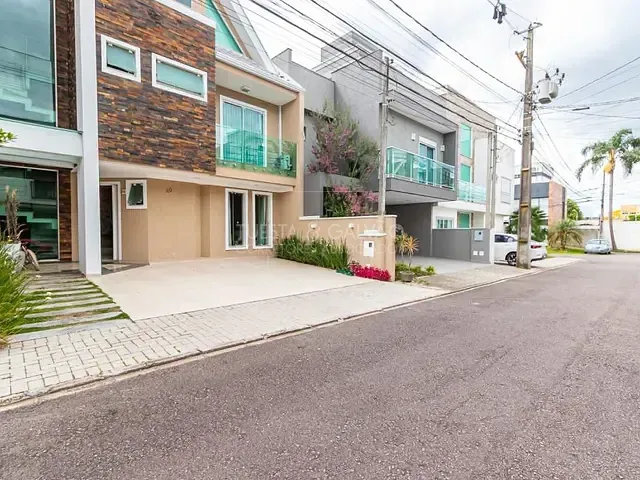 Sobrado com 199m² 4 quartos e 4 banheiros, à venda, no bairro Capão Raso em Curitiba