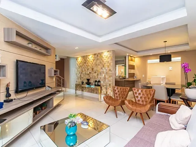 Sobrado com 199m² 4 quartos e 4 banheiros, à venda, no bairro Capão Raso em Curitiba