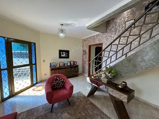 Sobrado com 250m² 4 quartos e 4 banheiros, à venda, no bairro Guanandi II em Campo Grande
