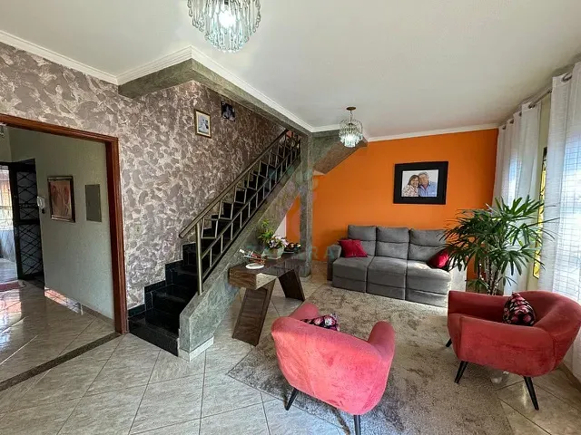 Sobrado com 250m² 4 quartos e 4 banheiros, à venda, no bairro Guanandi II em Campo Grande