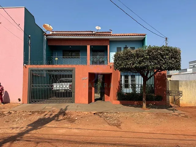Sobrado com 250m² 4 quartos e 4 banheiros, à venda, no bairro Guanandi II em Campo Grande