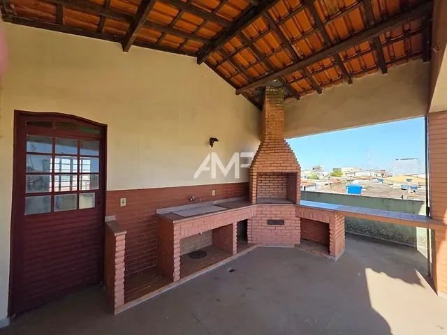 Sobrado com 250m² 5 quartos e 4 banheiros, à venda ou para alugar, no bairro Ceilândia Norte (Ceilândia) em Brasília