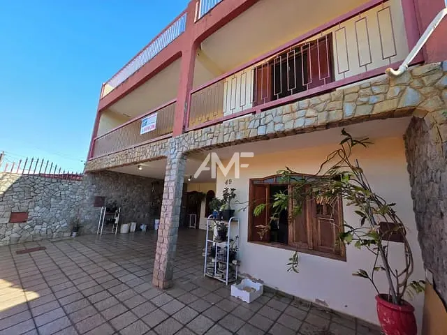 Sobrado com 250m² 5 quartos e 4 banheiros, à venda ou para alugar, no bairro Ceilândia Norte (Ceilândia) em Brasília