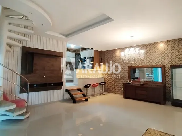 Sobrado com 200m² 3 quartos e 2 banheiros, à venda, no bairro Espinheiros em Itajaí