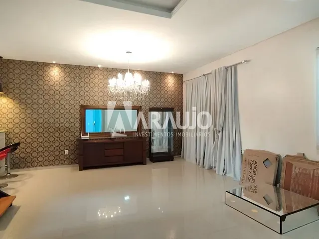Sobrado com 200m² 3 quartos e 2 banheiros, à venda, no bairro Espinheiros em Itajaí