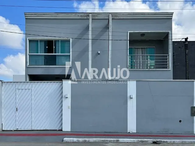 Sobrado com 200m² 3 quartos e 2 banheiros, à venda, no bairro Espinheiros em Itajaí