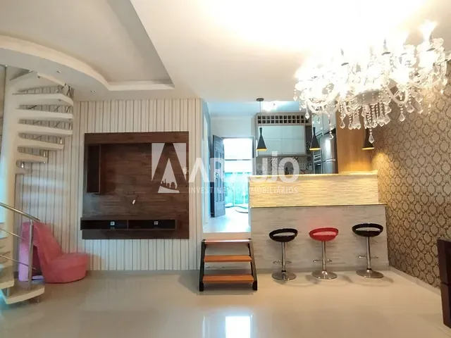 Sobrado com 200m² 3 quartos e 2 banheiros, à venda, no bairro Espinheiros em Itajaí