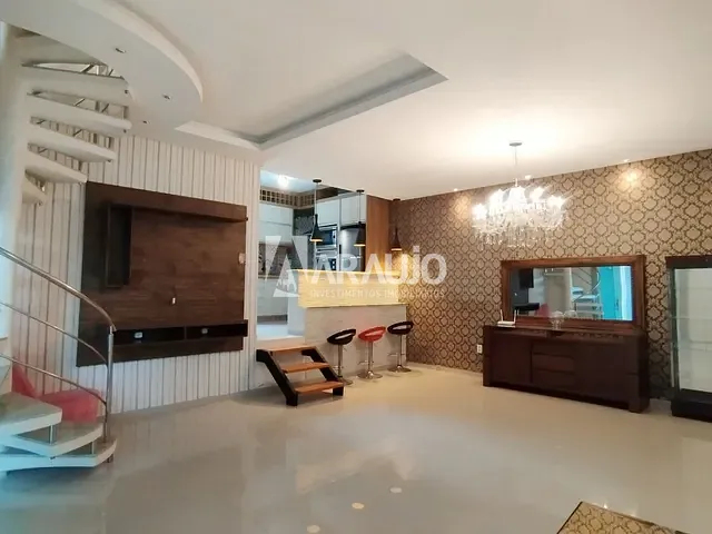 Sobrado com 200m² 3 quartos e 2 banheiros, à venda, no bairro Espinheiros em Itajaí