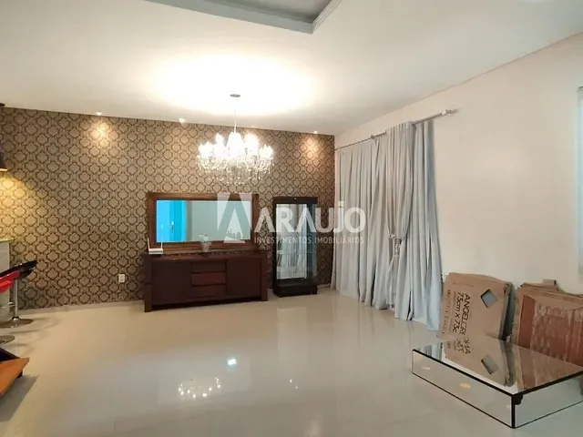 Sobrado com 200m² 3 quartos e 2 banheiros, à venda, no bairro Espinheiros em Itajaí