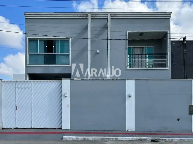 Sobrado com 200m² 3 quartos e 2 banheiros, à venda, no bairro Espinheiros em Itajaí