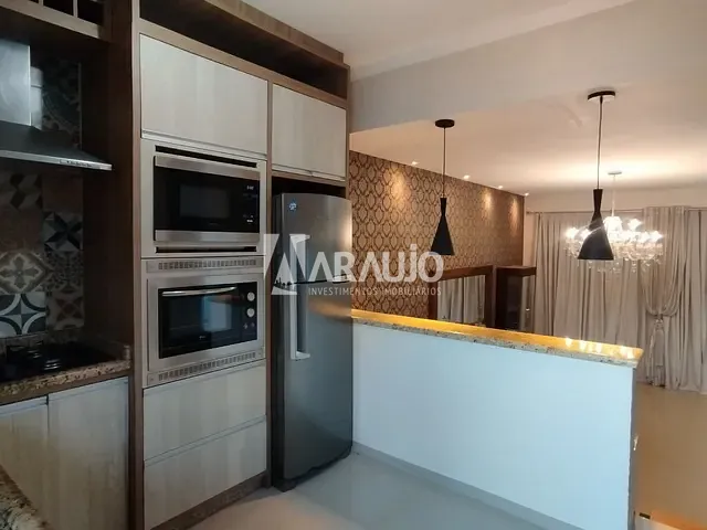 Sobrado com 200m² 3 quartos e 2 banheiros, à venda, no bairro Espinheiros em Itajaí