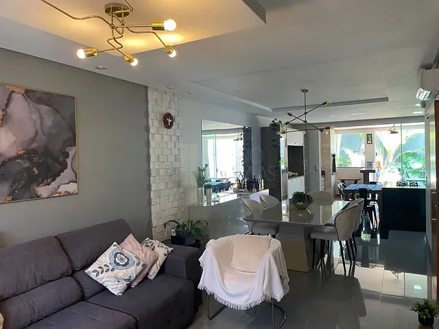 Sobrado com 439m² 3 quartos e 3 banheiros, à venda, no bairro Lago Jaboti em Apucarana