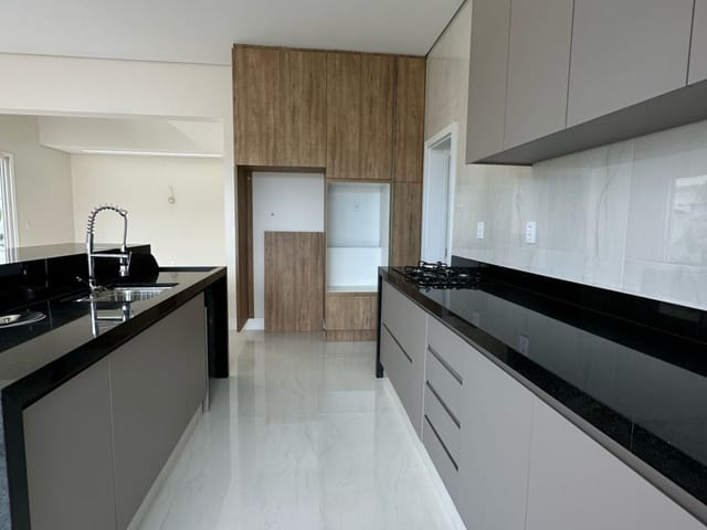 Sobrado 4 quartos e 5 banheiros, à venda, no bairro Village Santa Georgina em Franca
