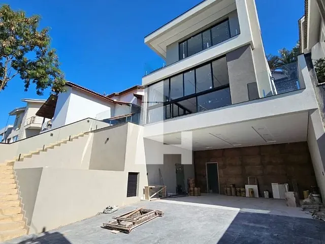 Sobrado com 300m² 4 quartos e 6 banheiros, à venda, no bairro Jardim Fazenda Rincão em Arujá