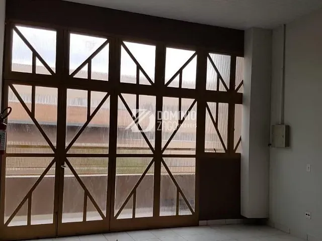 Sobrado com 375m², para alugar, no bairro São Benedito em Uberaba