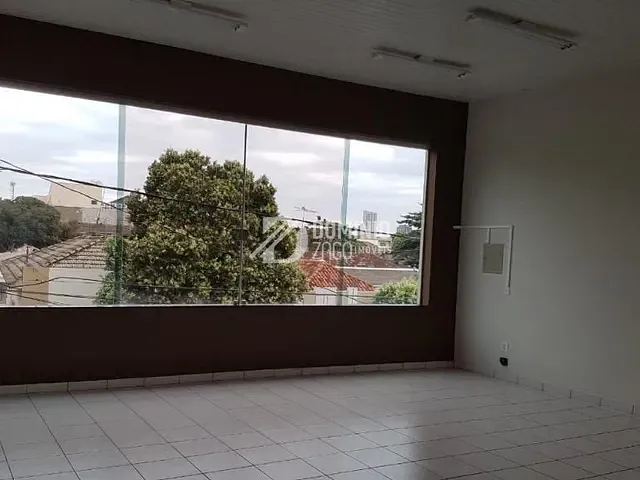 Sobrado com 375m², para alugar, no bairro São Benedito em Uberaba