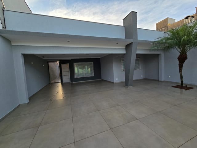 Sobrado com 250m² 3 quartos e 2 banheiros, à venda, no bairro Loteamento Chamonix em Londrina