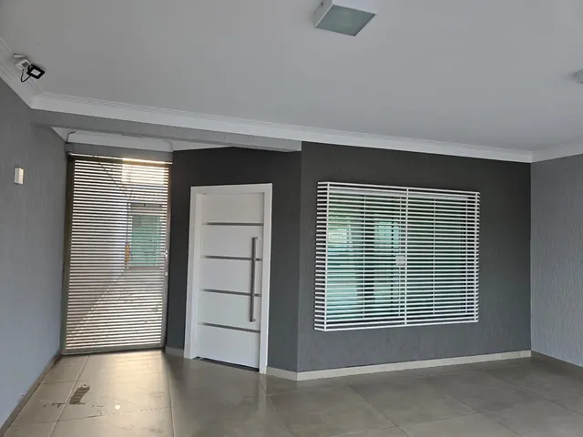Sobrado com 250m² 3 quartos e 2 banheiros, à venda, no bairro Loteamento Chamonix em Londrina
