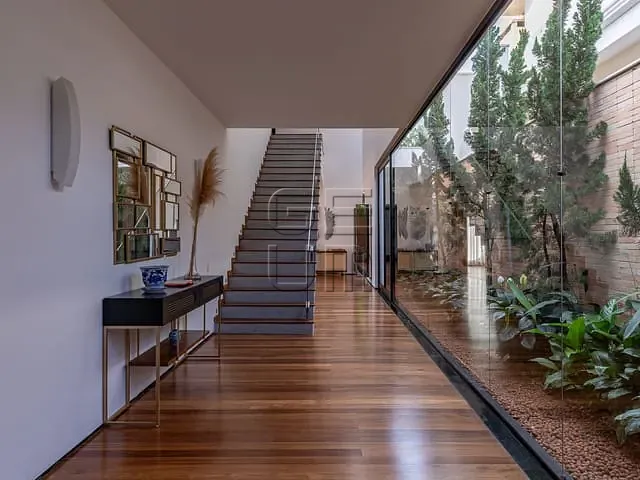 Sobrado com 675m² 3 quartos e 6 banheiros, à venda, no bairro Gleba Fazenda Palhano em Londrina