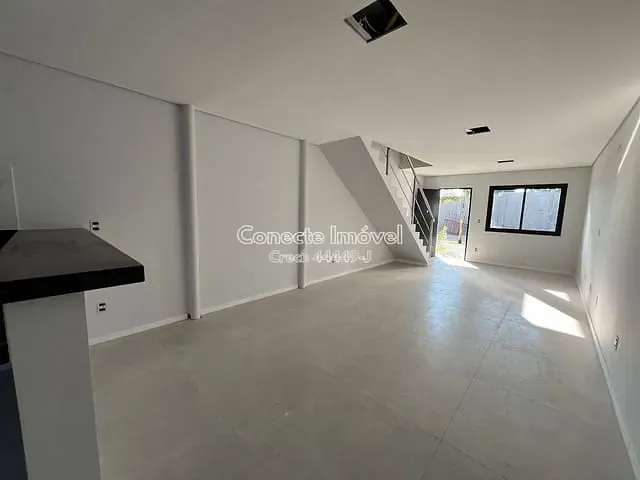 Sobrado 2 quartos e 3 banheiros, à venda, no bairro Jardim das Tulipas em Holambra