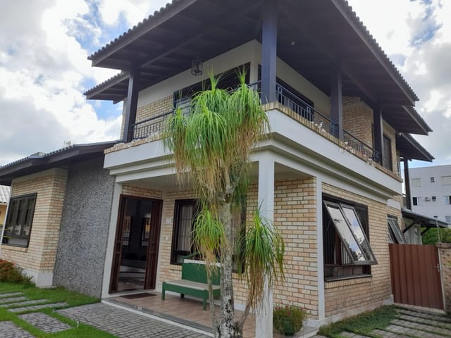 Sobrado com 714m² 4 quartos e 4 banheiros, à venda, no bairro Jardim Porto Belo em Tijucas