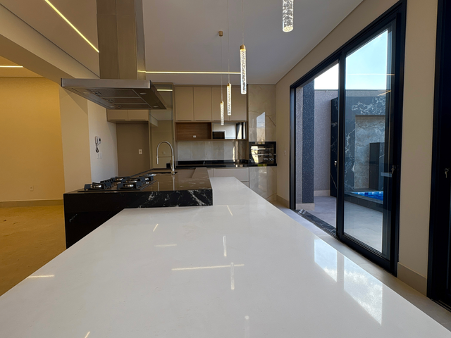 Sobrado com 281m² 3 quartos e 2 banheiros, à venda, no bairro Jardim Botânico em Franca