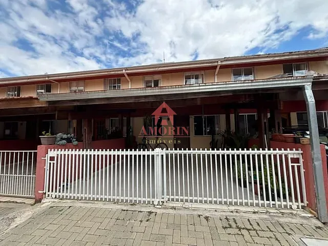 Sobrado com 100m² 3 quartos e 2 banheiros, à venda, no bairro Fazendinha em Curitiba