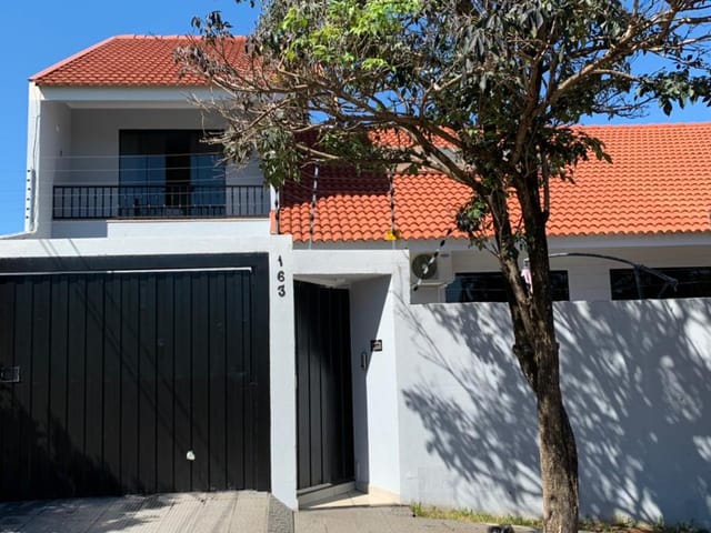Sobrado com 255m² 5 quartos e 4 banheiros, à venda, no bairro Jardim Pinheiros em Maringá