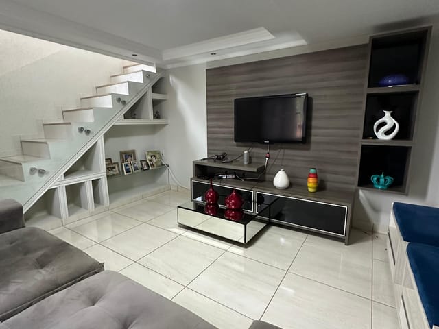 Sobrado com 255m² 5 quartos e 4 banheiros, à venda, no bairro Jardim Pinheiros em Maringá