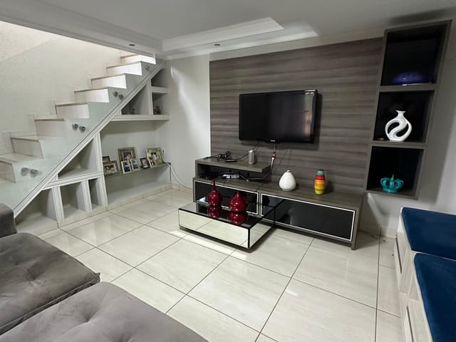 Sobrado com 255m² 5 quartos e 4 banheiros, à venda, no bairro Jardim Pinheiros em Maringá