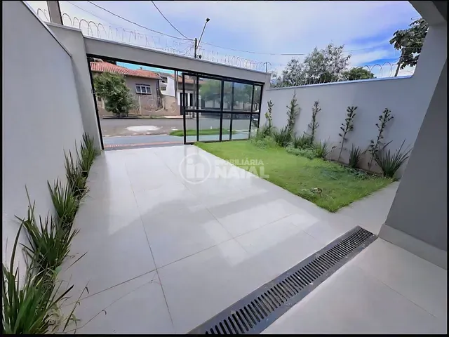 Sobrado com 150m² 2 quartos e 2 banheiros, à venda, no bairro Jardim Guararapes em Londrina