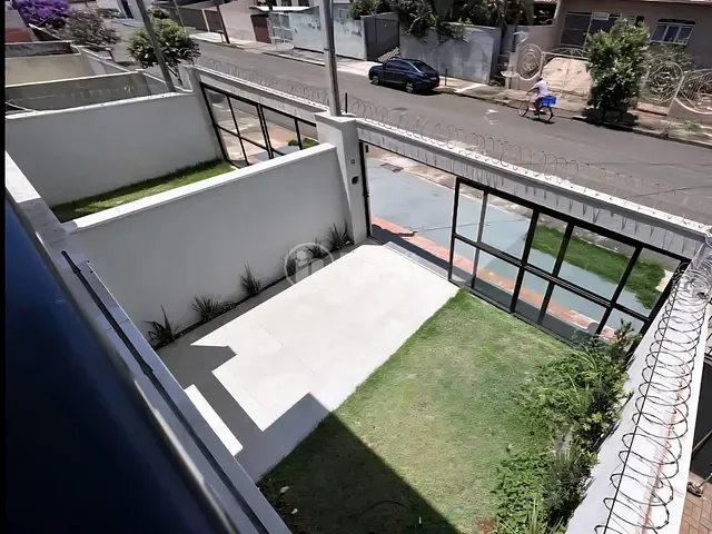 Sobrado com 150m² 2 quartos e 2 banheiros, à venda, no bairro Jardim Guararapes em Londrina