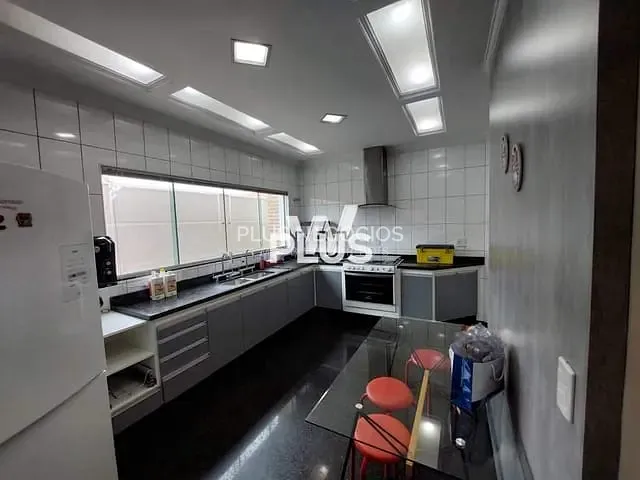 Sobrado com 286m² 3 quartos e 6 banheiros, à venda, no bairro Caguassu em Sorocaba