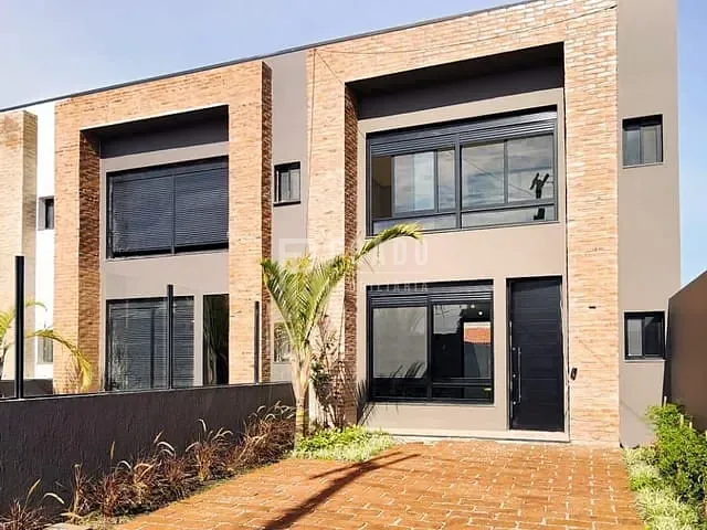 Sobrado 3 quartos e 4 banheiros, à venda, no bairro Recanto de Portugal em Pelotas