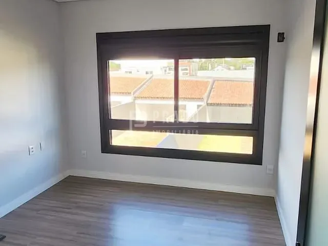 Sobrado 3 quartos e 4 banheiros, à venda, no bairro Recanto de Portugal em Pelotas