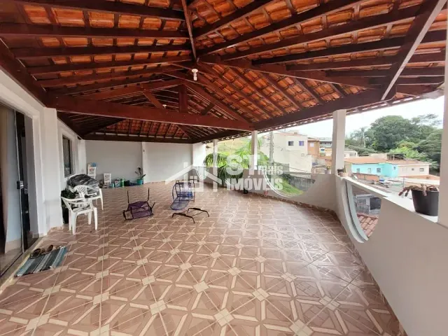 Sobrado com 398m² 3 quartos e 1 banheiro, à venda, no bairro Pirapitinga em Andradas
