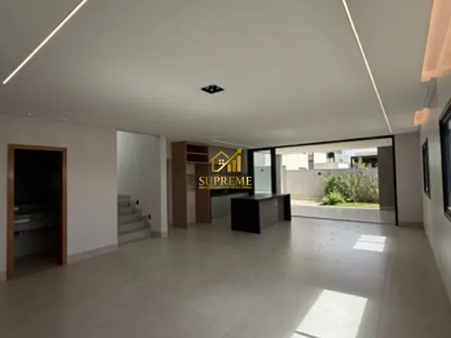 Sobrado com 334m² 4 quartos e 6 banheiros, à venda, no bairro Residencial Parqville Jacarandá em Aparecida de Goiânia