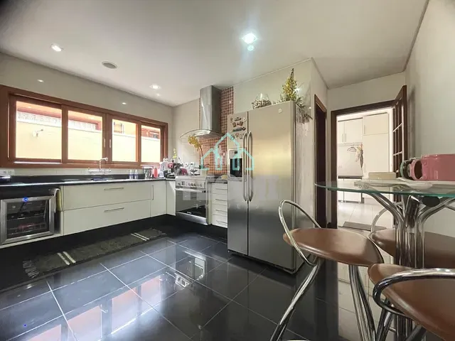 Sobrado com 418m² 3 quartos e 7 banheiros, à venda, no bairro Jardim das Nações em Taubaté