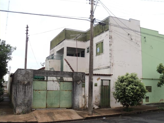 Foto do Sobrado - Sobrado para Locação 2 Quartos, 1 Vaga, 10M², Parque São Geraldo, Uberaba - MG | ZUCATO IMOBILIARIA LTDA