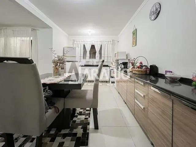 Sobrado com 99m² 3 quartos e 2 banheiros, à venda, no bairro São Vicente em Itajaí