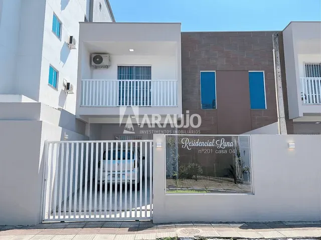 Sobrado com 99m² 3 quartos e 2 banheiros, à venda, no bairro São Vicente em Itajaí