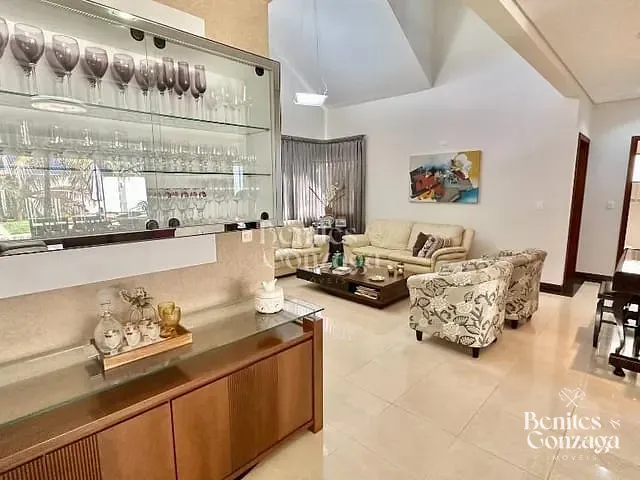 Sobrado com 380m² 3 quartos e 4 banheiros, à venda, no bairro Conjunto Habitacional Inocente Vila Nova Júnior em Maringá